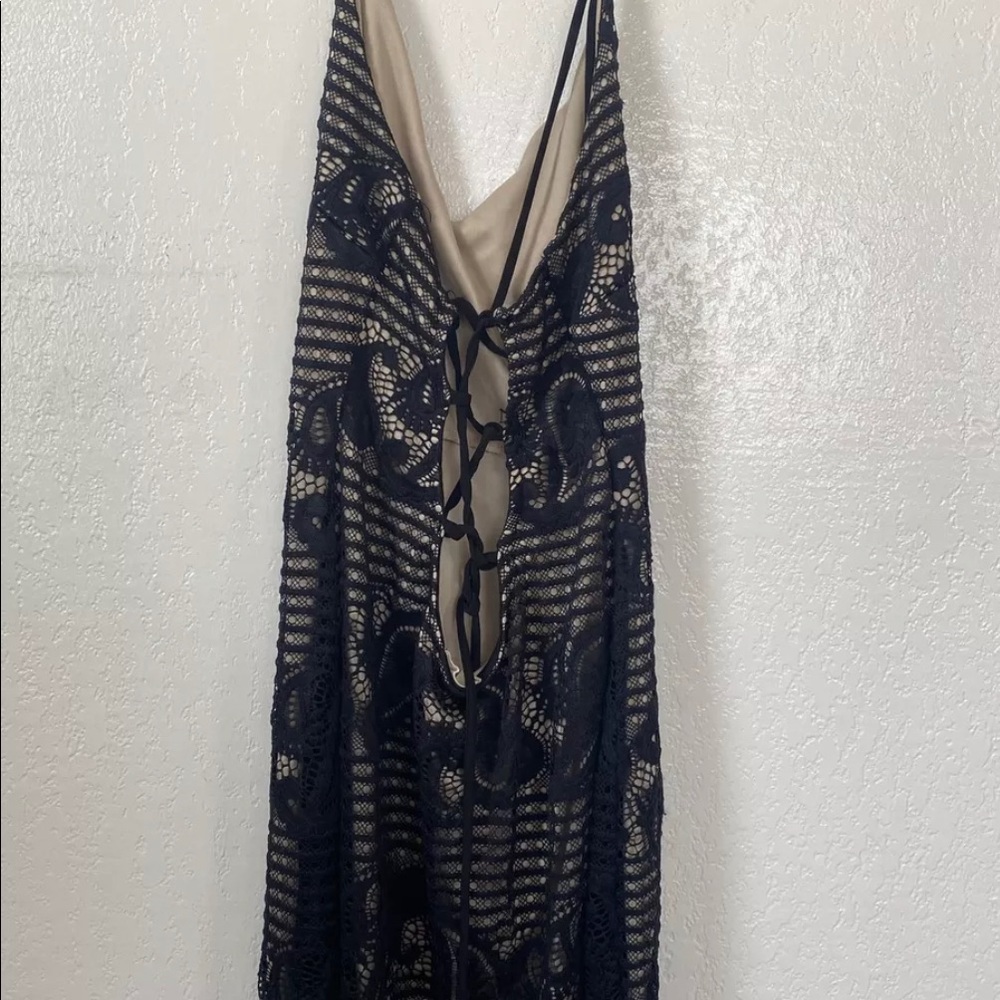 Fashion Nova balck and cream lace dress 
SIZE: Medium